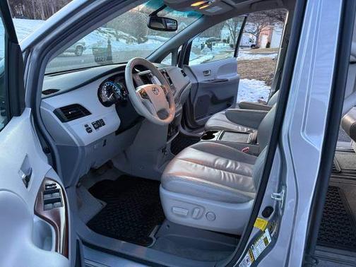 2012 Toyota Sienna XLE