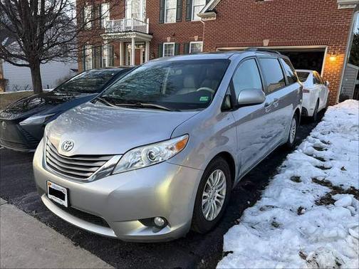 2012 Toyota Sienna XLE