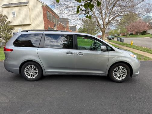 2012 Toyota Sienna XLE
