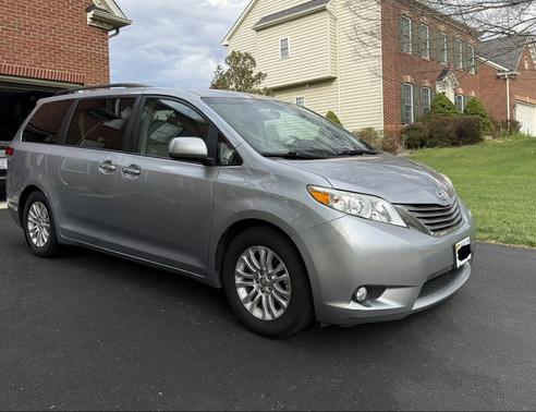 2012 Toyota Sienna XLE