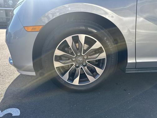Silver 2022 Honda Odyssey EX-L