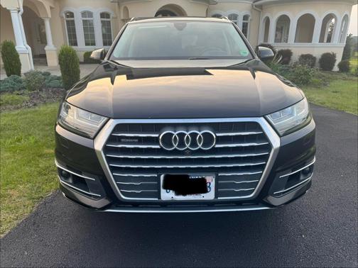 Black 2018 Audi Q7 3.0T Prestige