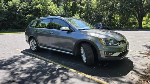 Gray 2017 Volkswagen Golf Alltrack TSI SE