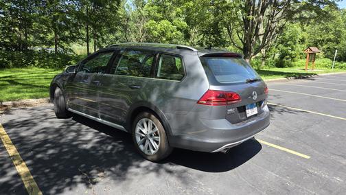 Gray 2017 Volkswagen Golf Alltrack TSI SE