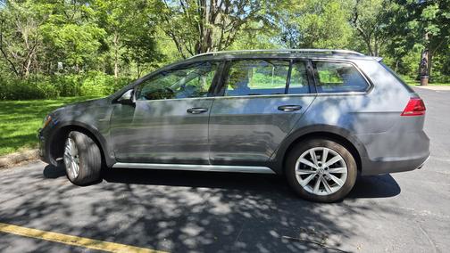 Gray 2017 Volkswagen Golf Alltrack TSI SE