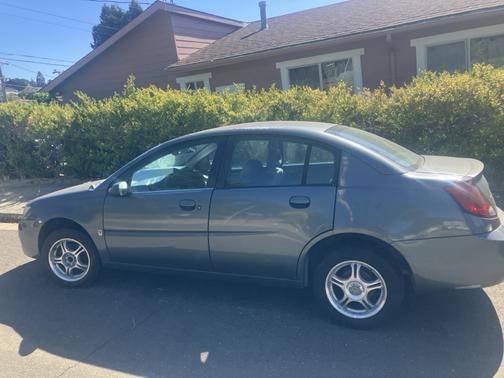 Blue 2005 Saturn Ion 2