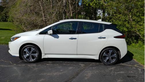 White 2021 Nissan Leaf SL PLUS