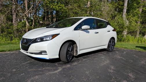 White 2021 Nissan Leaf SL PLUS