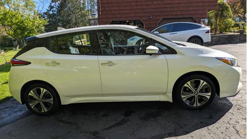 White 2021 Nissan Leaf SL PLUS
