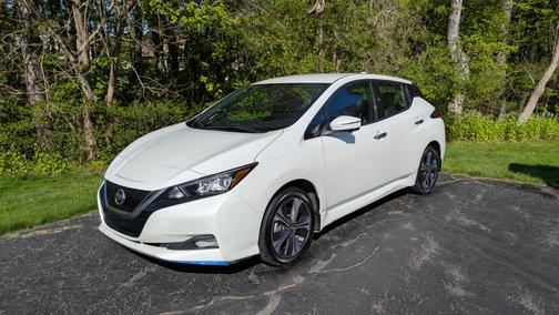 White 2021 Nissan Leaf SL PLUS