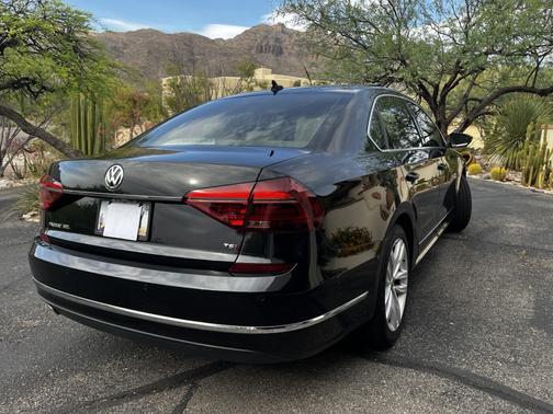 2018 Volkswagen Passat 2.0T SEL Premium