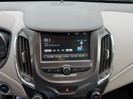 Beige 2018 Chevrolet Cruze LT