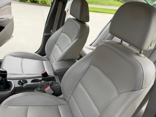 Beige 2018 Chevrolet Cruze LT