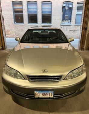 Silver 2001 Lexus ES 300 Base