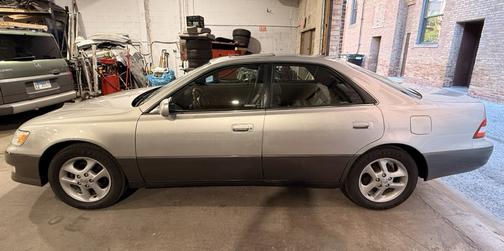 Silver 2001 Lexus ES 300 Base