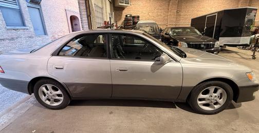 Silver 2001 Lexus ES 300 Base