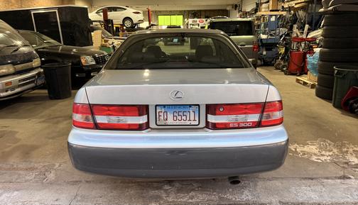 Silver 2001 Lexus ES 300 Base