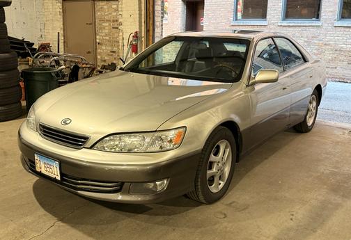 Silver 2001 Lexus ES 300 Base