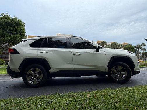 White 2022 Toyota RAV4 Hybrid XLE