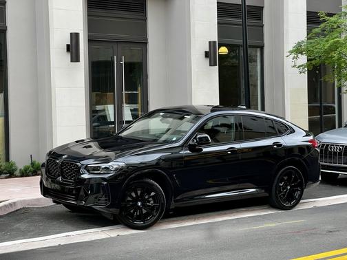 Black 2023 BMW X4 xDrive30i