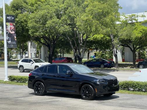 Black 2023 BMW X4 xDrive30i
