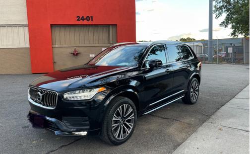 2022 Volvo XC90 T6 Momentum