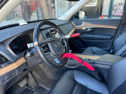 2022 Volvo XC90 T6 Momentum