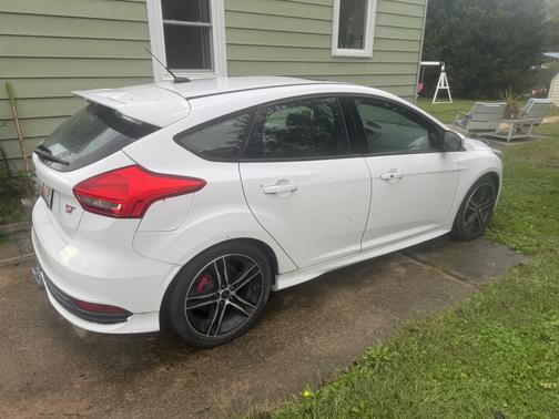 White 2015 Ford Focus ST Base