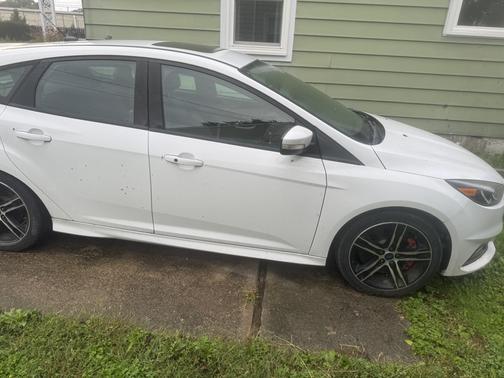 White 2015 Ford Focus ST Base