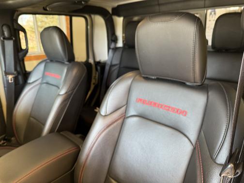 Beige 2022 Jeep Gladiator Rubicon