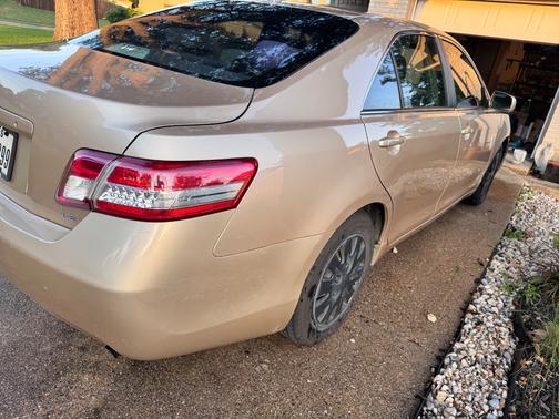 Gold 2010 Toyota Camry XLE