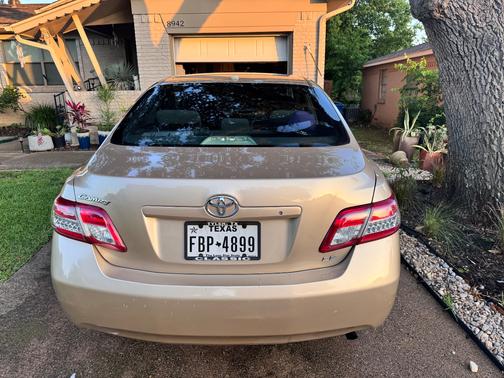 Gold 2010 Toyota Camry XLE