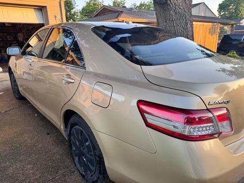 Gold 2010 Toyota Camry XLE