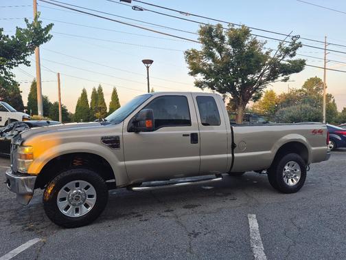 Beige 2008 Ford F-250 XLT SuperCab Super Duty