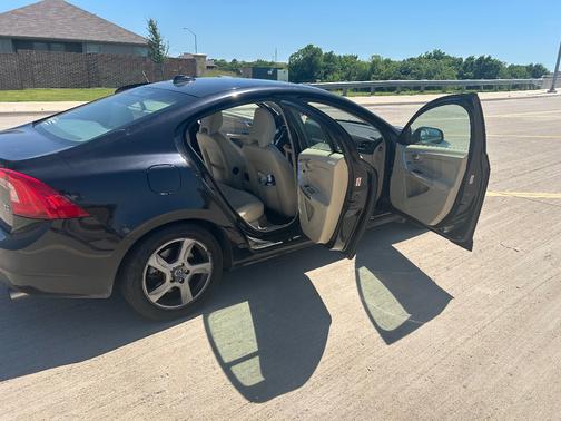 Black 2012 Volvo S60 T5