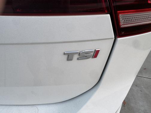 2018 Volkswagen Tiguan 2.0T SEL Premium