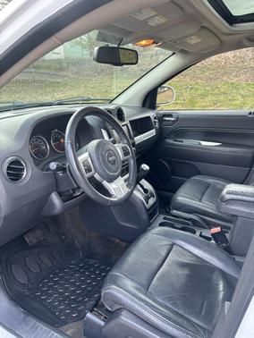 White 2016 Jeep Compass Latitude