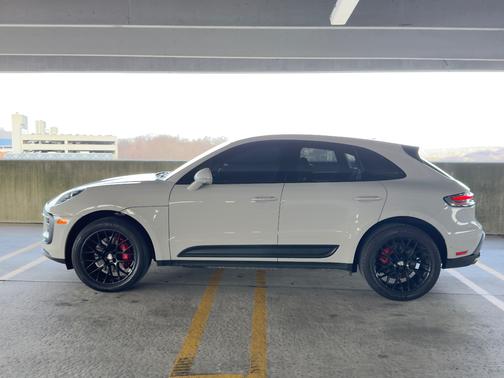 2022 Porsche Macan Macan S