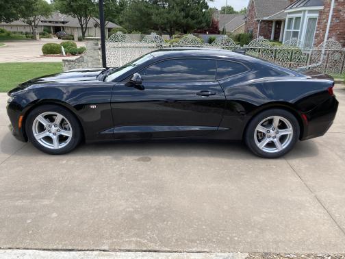 Photo 2 of 8 of 2016 Chevrolet Camaro 1LT