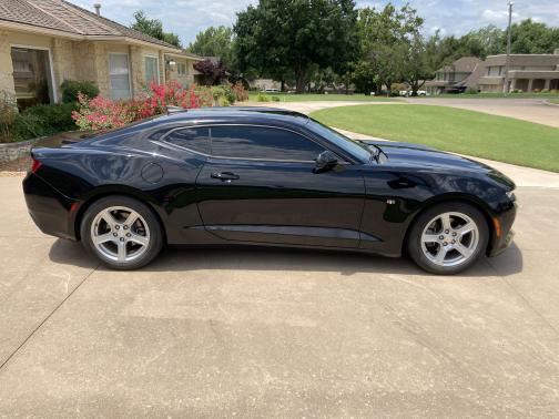 Photo 3 of 8 of 2016 Chevrolet Camaro 1LT