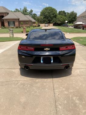 Photo 4 of 8 of 2016 Chevrolet Camaro 1LT