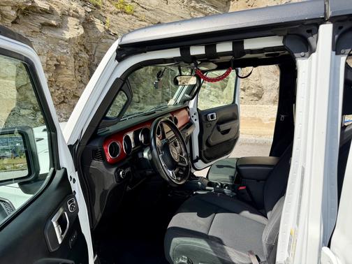 White 2020 Jeep Gladiator Rubicon