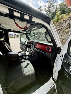 White 2020 Jeep Gladiator Rubicon
