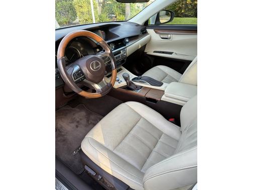 2017 Lexus ES 300h Base