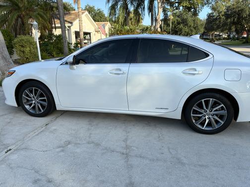 2017 Lexus ES 300h Base