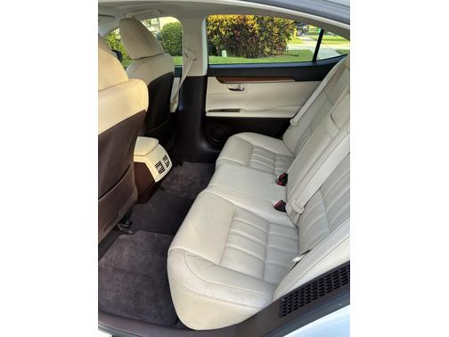 2017 Lexus ES 300h Base