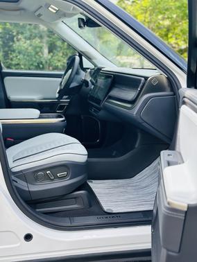 2024 Rivian R1S Adventure Quad-Motor Large Package
