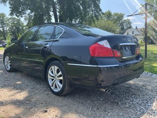 2010 INFINITI M35 x