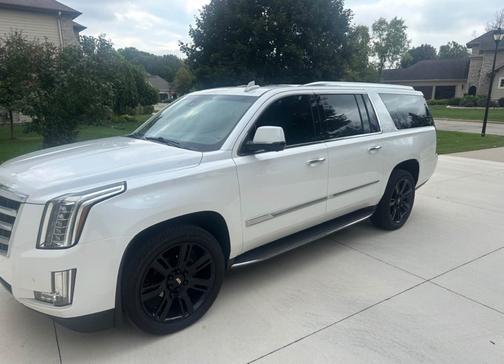 2016 Cadillac Escalade ESV Luxury