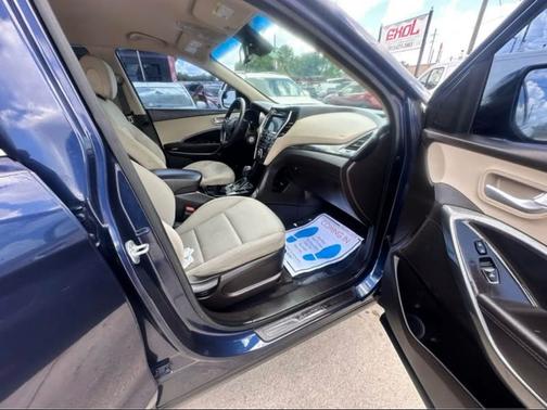2017 Hyundai SANTA FE SE
